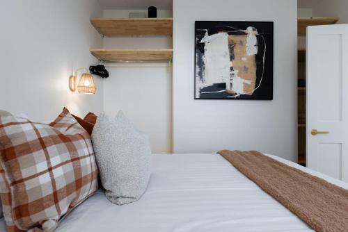 En eller flere senge i et værelse på Walter Street Retreat