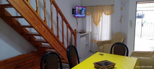 Μια τηλεόραση ή/και κέντρο ψυχαγωγίας στο Duplex Mar del tuyu 2