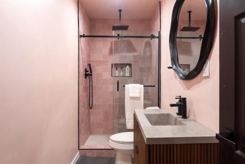 a bathroom with a shower and a toilet and a sink at Rosarito Rosé in Las Gaviotas