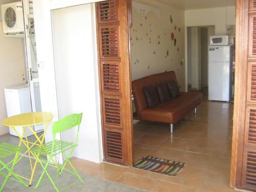 Khu vực ghế ngồi tại LOGEMENT REZ DE JARDIN A 4mn DES PLAGES