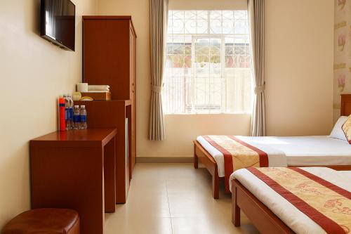 Ένα ή περισσότερα κρεβάτια σε δωμάτιο στο Thanh Long Da Lat Hotel