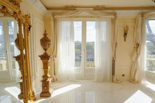 Imagen de la galería de Luxury apartment next to Eiffel Tower in the center of Paris, en Lanthenay