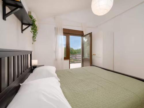 een witte slaapkamer met een groot bed en een raam bij Five Bedroom Villa With Pool in Opanci
