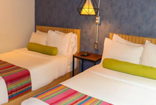 Hotel VIVE MX wtc CDMX, Trademark Collection by Wyndham — Photo of the whole room