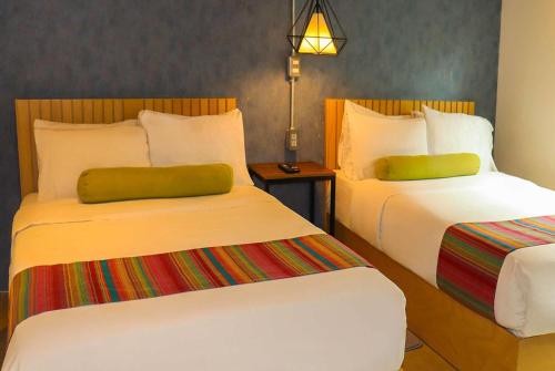 Hotel VIVE MX wtc CDMX, Trademark Collection by Wyndham — Photo of the whole room