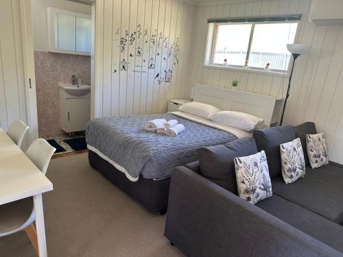 Postel nebo postele na pokoji v ubytování Canberra Hospital Locum Welcome