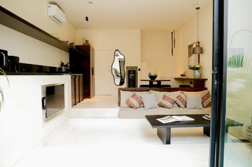 Η κουζίνα ή μικρή κουζίνα στο Yugen Villas