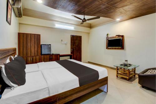 Postel nebo postele na pokoji v ubytování Palette Hotel Pune, MIDC Chinchwad