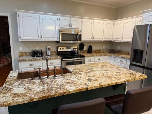 Η κουζίνα ή μικρή κουζίνα στο Marion Getaway