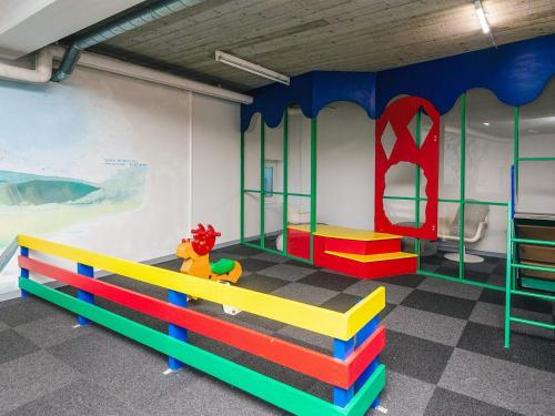 une salle de jeux avec des meubles colorés et une grande inscription dans l'établissement 4 person holiday home on a holiday park in Hejls, à Hejls