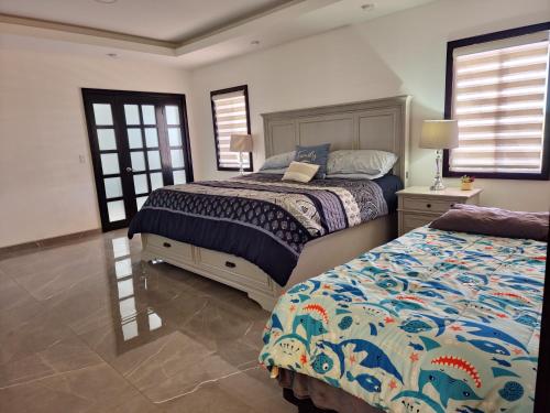 Ένα ή περισσότερα κρεβάτια σε δωμάτιο στο Villa Magna - lujo, diseño y comodidad en Ensenada