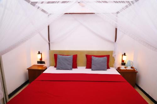 Ένα ή περισσότερα κρεβάτια σε δωμάτιο στο LotusScape Ahangama