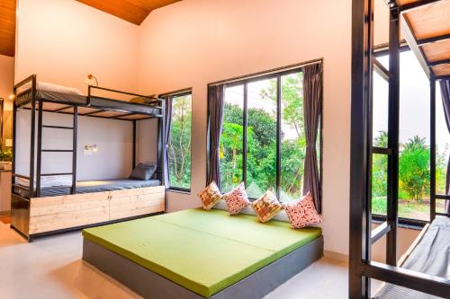 Ένα ή περισσότερα κρεβάτια σε δωμάτιο στο Aavaas Farm Hostel