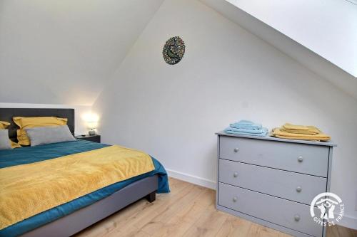 En eller flere senge i et værelse på Pitouchig