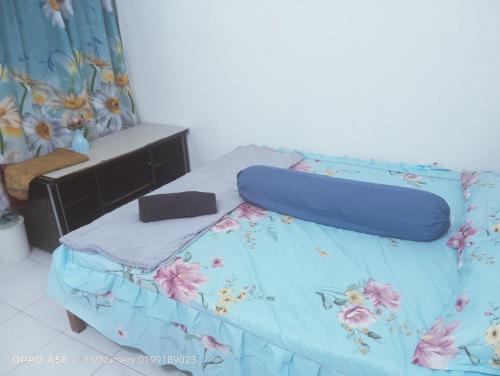 Postel nebo postele na pokoji v ubytování Homestay Bajet EM2 Pantai Remis 3 Room