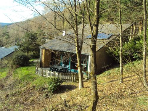スタヴロにあるLe Vieux Sart 1の小屋(ポーチ付)
