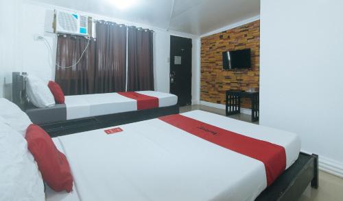 Ένα ή περισσότερα κρεβάτια σε δωμάτιο στο RedDoorz at LFamili Hotel Boracay