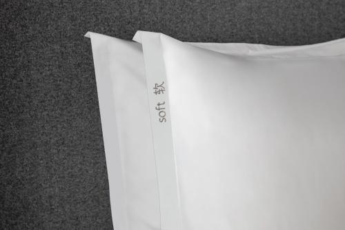 een stuk papier met tekst erop bij Holiday Inn Express Shenzhen Sports Center by IHG in Shenzhen