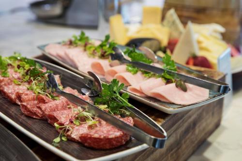 Jídlo v hotelu nebo okolí