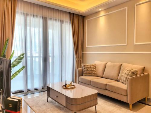 Χώρος καθιστικού στο R&F Princess Cove 2BR Singapore CIQ Malls Nearby