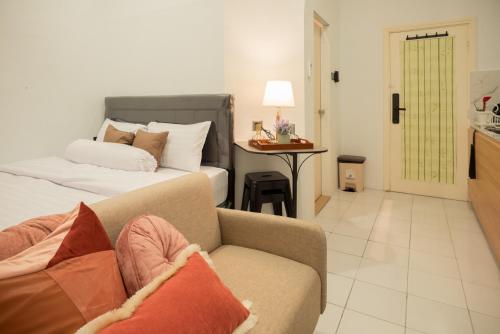 Ένα ή περισσότερα κρεβάτια σε δωμάτιο στο Comfort Loft Style Studio at Central District 3A!