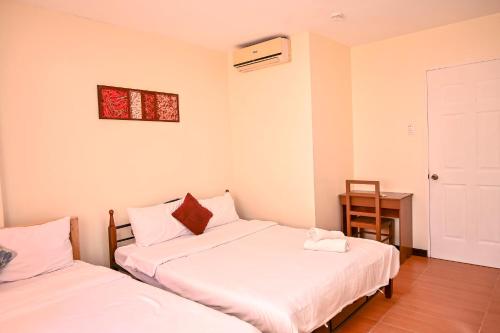 Postel nebo postele na pokoji v ubytování Laciaville Resort and Hotel Inc