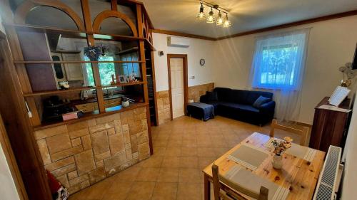 Η κουζίνα ή μικρή κουζίνα στο GSH Apartman 1