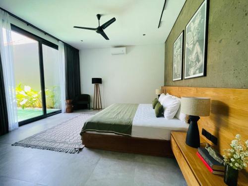 Ένα ή περισσότερα κρεβάτια σε δωμάτιο στο Villa Putri Berawa