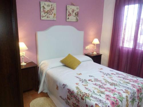 a bedroom with a white bed and two lamps at Mirador de Mulera in Ubrique