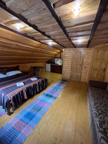 Ένα ή περισσότερα κρεβάτια σε δωμάτιο στο Лісова тиша номер - 1