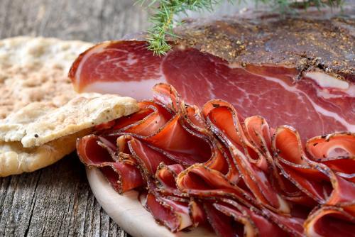 ホテルの敷地内または近くでの食事または食べ物