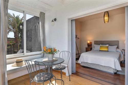 Ένα ή περισσότερα κρεβάτια σε δωμάτιο στο Art Suites