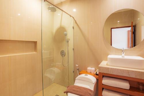 Koupelna v ubytování Wina Holiday Villa Kuta Bali