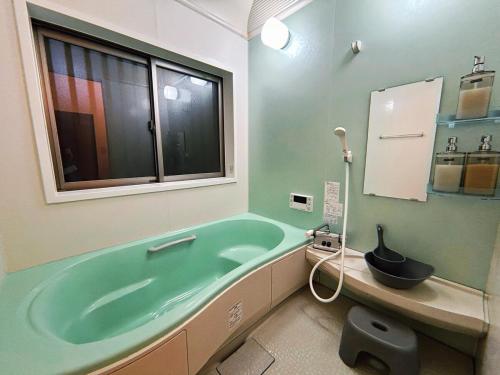 Ένα μπάνιο στο Kawa No Mori Villa Karuizawa - Ghibi-Like Enchanted Riverside Moss Garden Forest Retreat