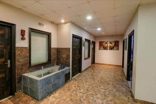 a large bathroom with a large tub in a room at Hotel De Agya Paradise best hotel at ludhiana railway station in Ludhiana