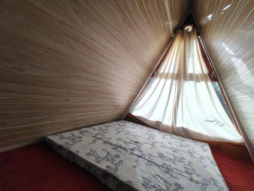 Ένα ή περισσότερα κρεβάτια σε δωμάτιο στο Sikhri Kaziranga