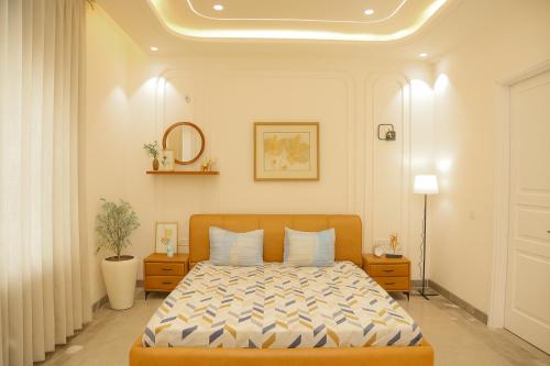 Postel nebo postele na pokoji v ubytování Sidneyland Hill Retreat Beside the Aravallis Amidst Nature