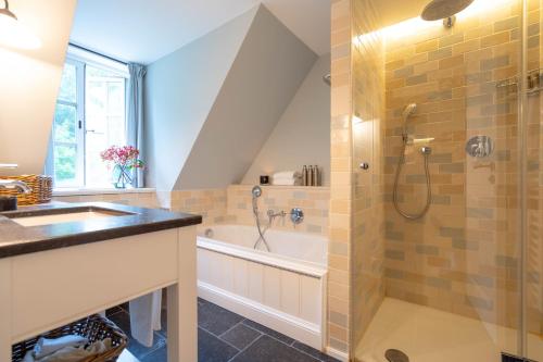 Et badeværelse på Ferienwohnung Gut Immenhof