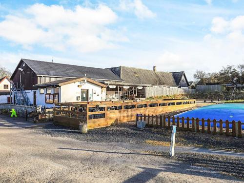 Το κτήριο όπου στεγάζεται  η παραθεριστική κατοικία