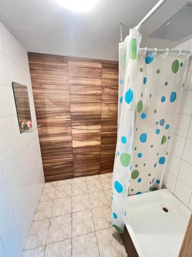 Ένα μπάνιο στο Hotel HEADWAY