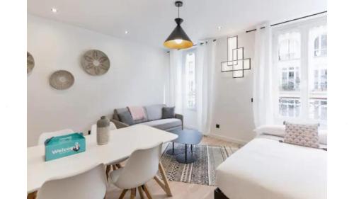 Amazing 2 Bedroom Parisian flat