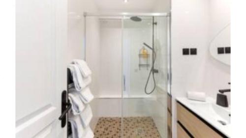 Amazing 2 Bedroom Parisian flat