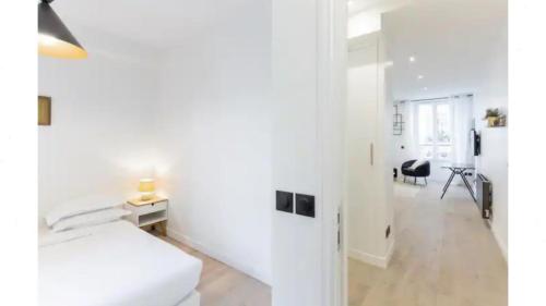 Amazing 2 Bedroom Parisian flat