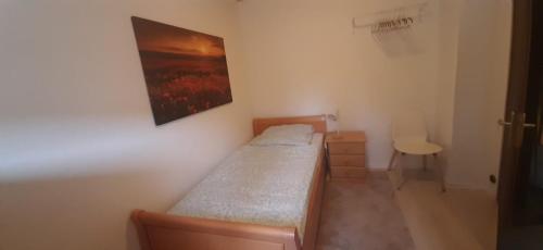 Voodi või voodid majutusasutuse MK-Zimmervermietung Neumünster Einfeld toas