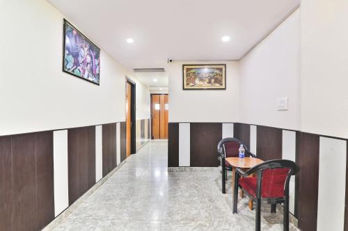 Χώρος καθιστικού στο FabHotel Regal Inn Indira Nagar