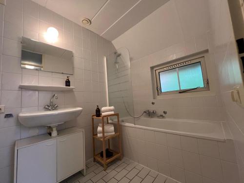 Ένα μπάνιο στο Koolmees - Between the trees!