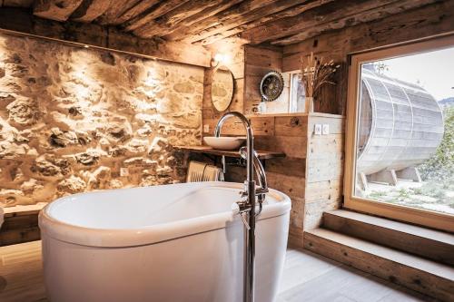 Ένα μπάνιο στο LA CHAUMINE - chalet with sauna and panoramic view
