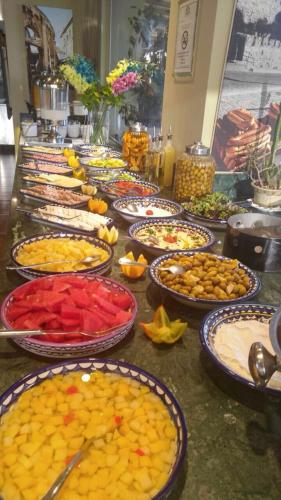 Comida en o cerca de este hotel