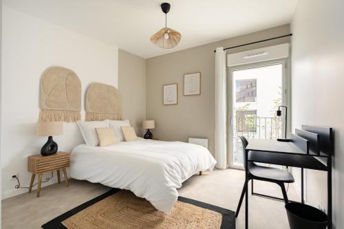 Ένα ή περισσότερα κρεβάτια σε δωμάτιο στο Jolie maison lumineuse de style industriel