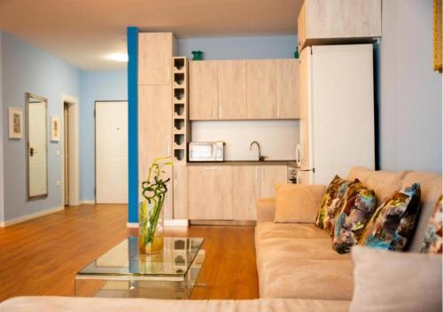 Tirana Centre Lions Gate 3